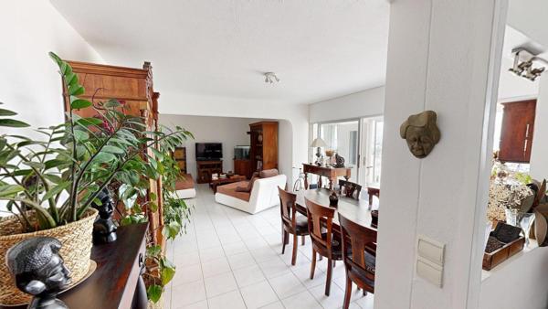 Vue incroyable avec potentiel locatif et parking