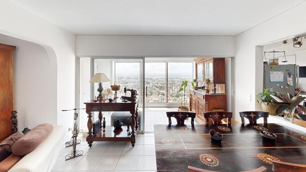 Vue incroyable avec potentiel locatif et parking