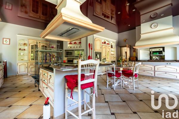 Maison à vendre 14 pièces 655 m² Guignes