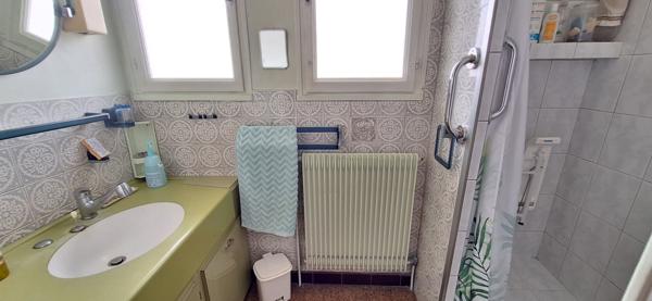 Charmante Maison à Vendre à Bourg-en-Bresse - 5 pièces  3 ch  avec 737 m2  de terrain .