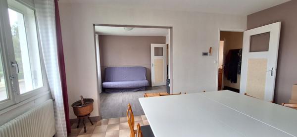 Charmante Maison à Vendre à Bourg-en-Bresse - 5 pièces  3 ch  avec 737 m2  de terrain .