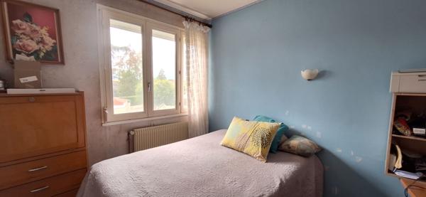 Charmante Maison à Vendre à Bourg-en-Bresse - 5 pièces  3 ch  avec 737 m2  de terrain .