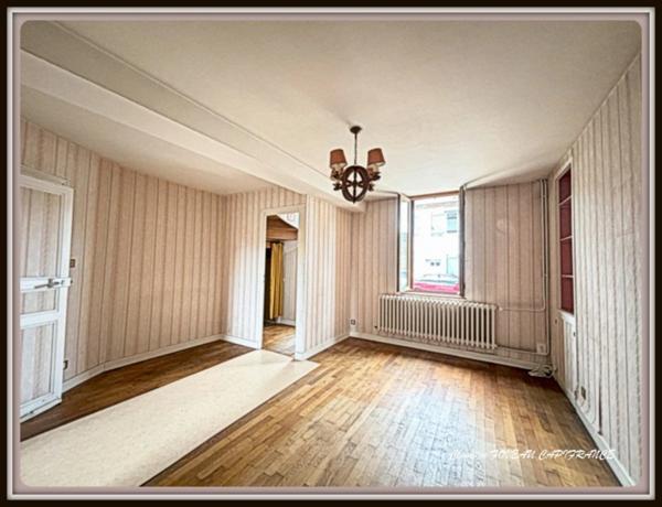 À vendre : Maison à Saint Gérand de Vaux (03) divisée en 2 logements