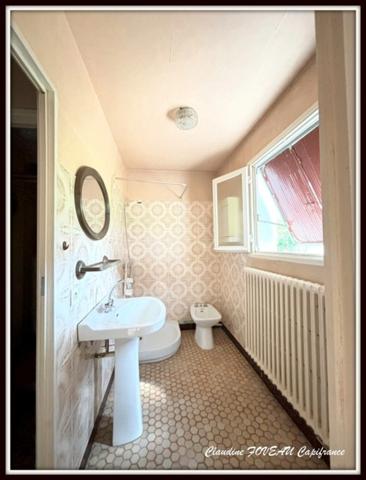 À vendre : Maison à Saint Gérand de Vaux (03) divisée en 2 logements