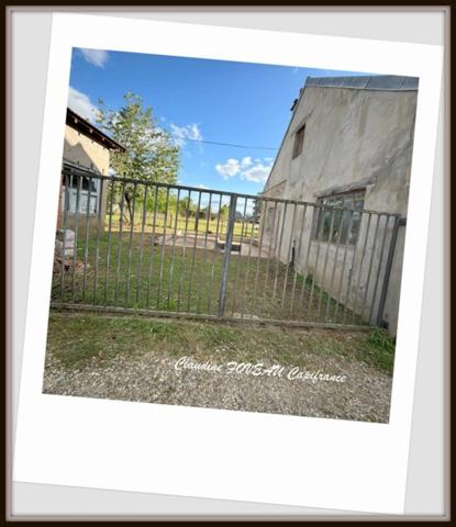 À vendre : Maison à Saint Gérand de Vaux (03) divisée en 2 logements