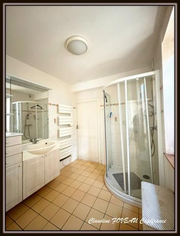 À vendre : Maison à Saint Gérand de Vaux (03) divisée en 2 logements