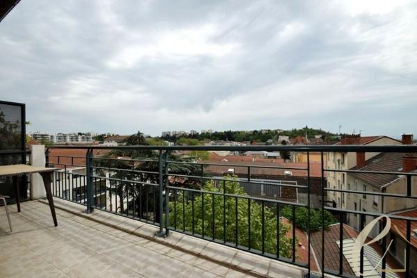 Saint Fons – Centre : T3 dernier étage rénové et meublé de 64.35 m² avec terrasse et grand garage