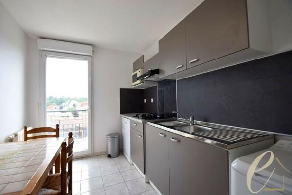 Saint Fons – Centre : T3 dernier étage rénové et meublé de 64.35 m² avec terrasse et grand garage