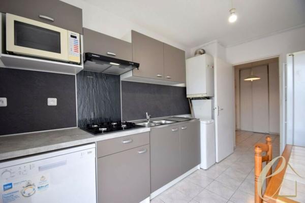 Saint Fons – Centre : T3 dernier étage rénové et meublé de 64.35 m² avec terrasse et grand garage
