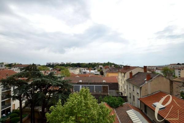 Saint Fons – Centre : T3 dernier étage rénové et meublé de 64.35 m² avec terrasse et grand garage