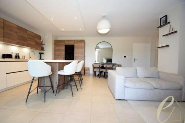 Saint Fons – Centre : T3 dernier étage rénové et meublé de 64.35 m² avec terrasse et grand garage