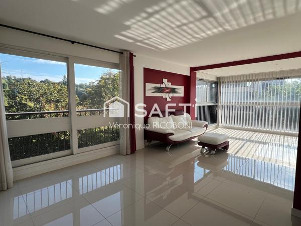 Très bel appartement dans environnement calme et privilégié avec piscine et terrains de tennis