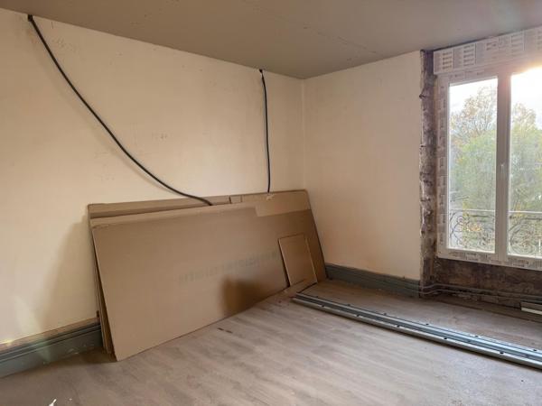 Appartement à rénover avec balcon- Quartier prisé