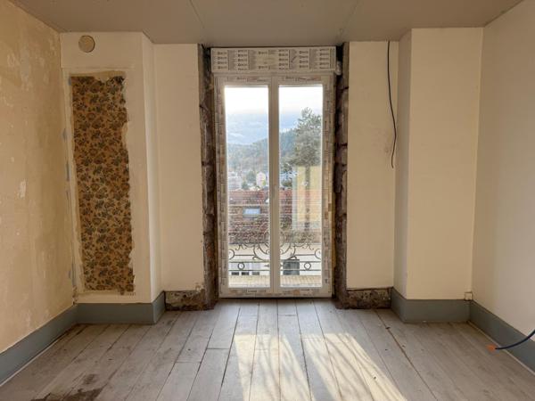 Appartement à rénover avec balcon- Quartier prisé