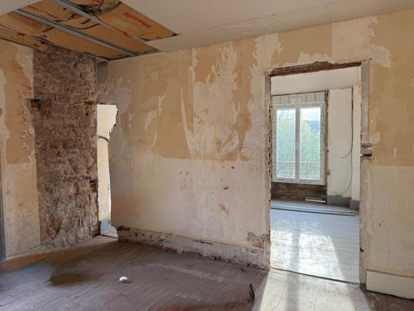 Appartement à rénover avec balcon- Quartier prisé