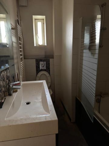 Appartement à rénover avec balcon- Quartier prisé