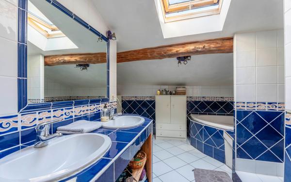 Maison à vendre    5 pièces • 186 m2 Pouilly-le-Monial