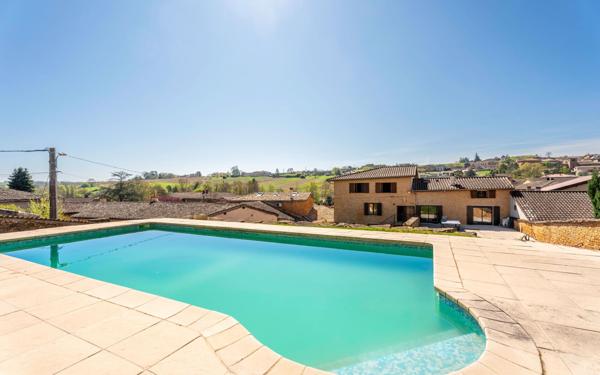 Maison à vendre    5 pièces • 186 m2 Pouilly-le-Monial