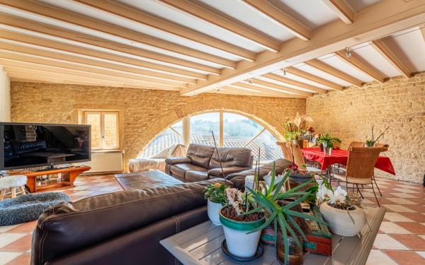 Maison à vendre    5 pièces • 186 m2 Pouilly-le-Monial