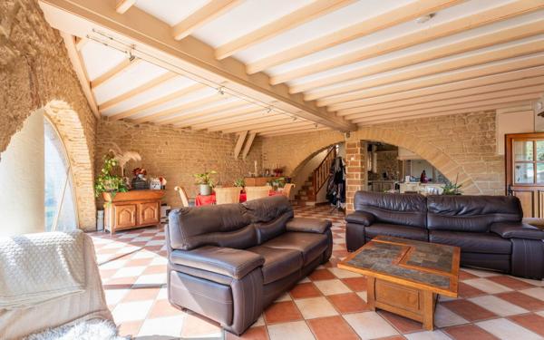 Maison à vendre    5 pièces • 186 m2 Pouilly-le-Monial