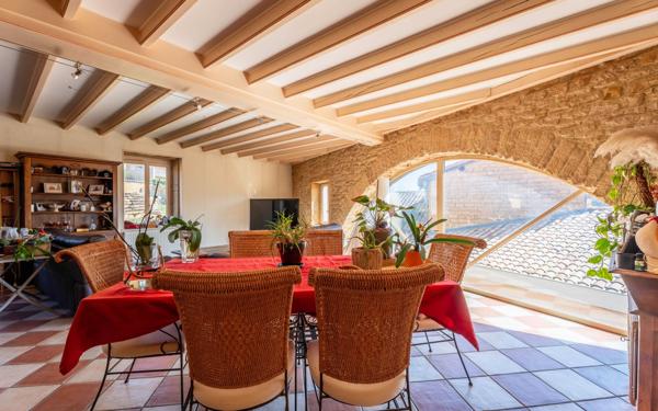 Maison à vendre    5 pièces • 186 m2 Pouilly-le-Monial