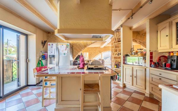 Maison à vendre    5 pièces • 186 m2 Pouilly-le-Monial