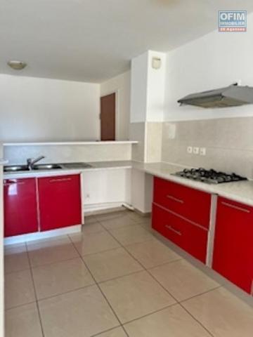 A vendre bel appartement de type F3 très spacieux , lumineux sur la résidence LA GOELETTE à Sainte Clotilde.