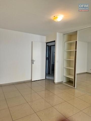 A vendre bel appartement de type F3 très spacieux , lumineux sur la résidence LA GOELETTE à Sainte Clotilde.