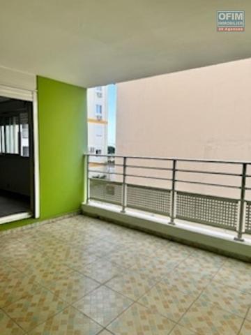 A vendre bel appartement de type F3 très spacieux , lumineux sur la résidence LA GOELETTE à Sainte Clotilde.