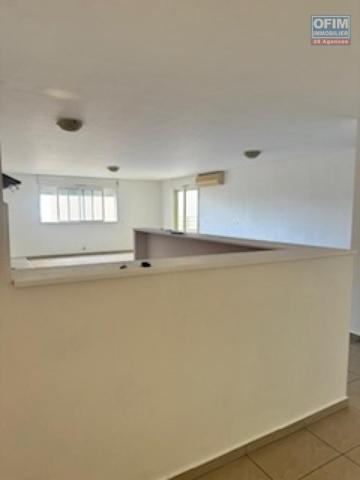 A vendre bel appartement de type F3 très spacieux , lumineux sur la résidence LA GOELETTE à Sainte Clotilde.