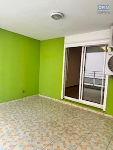 A vendre bel appartement de type F3 très spacieux , lumineux sur la résidence LA GOELETTE à Sainte Clotilde.