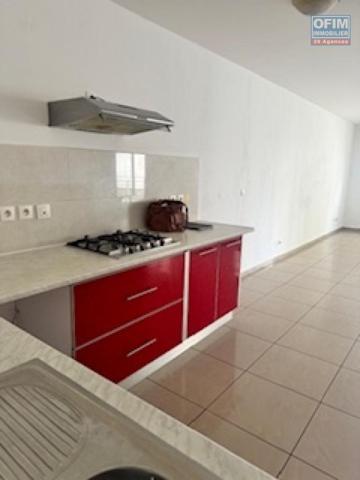 A vendre bel appartement de type F3 très spacieux , lumineux sur la résidence LA GOELETTE à Sainte Clotilde.