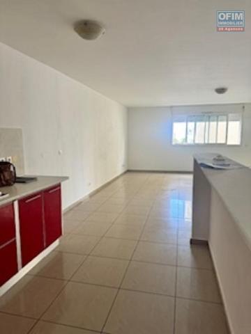 A vendre bel appartement de type F3 très spacieux , lumineux sur la résidence LA GOELETTE à Sainte Clotilde.