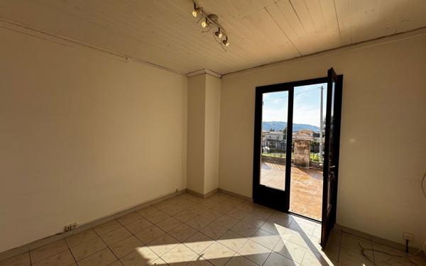 Maison à vendre    3 pièces • 103 m2 Carros