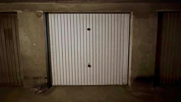 Box fermé 15 m² en plein centre-ville de Gardanne - Emplacement recherché - résidence fermée