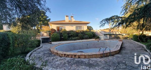 Maison traditionnelle 10 pièces de 241 m² à Aspiran (34800)