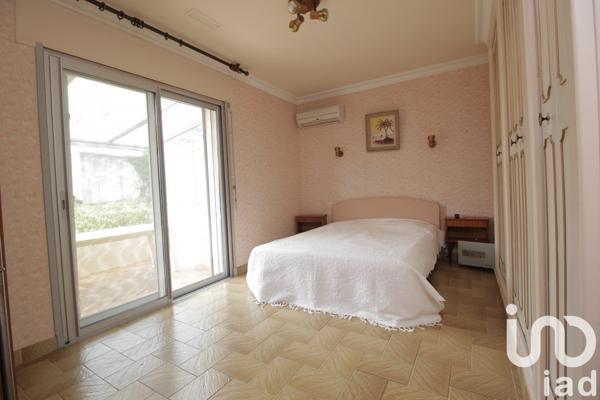 Maison traditionnelle 10 pièces de 241 m² à Aspiran (34800)