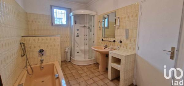 Maison traditionnelle 10 pièces de 241 m² à Aspiran (34800)