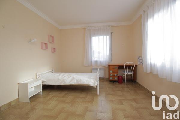 Maison traditionnelle 10 pièces de 241 m² à Aspiran (34800)