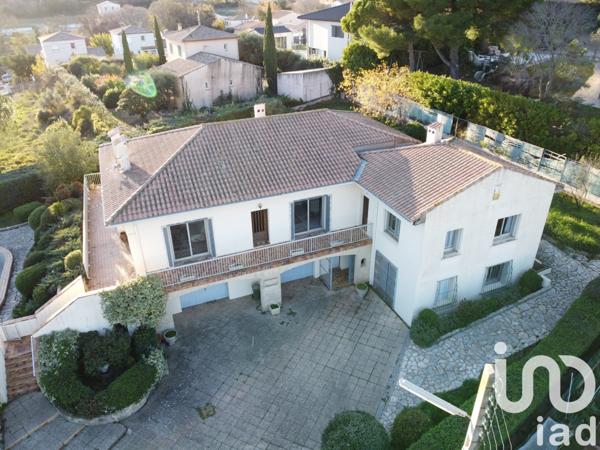 Maison traditionnelle 10 pièces de 241 m² à Aspiran (34800)