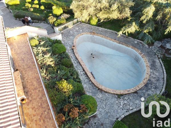 Maison traditionnelle 10 pièces de 241 m² à Aspiran (34800)