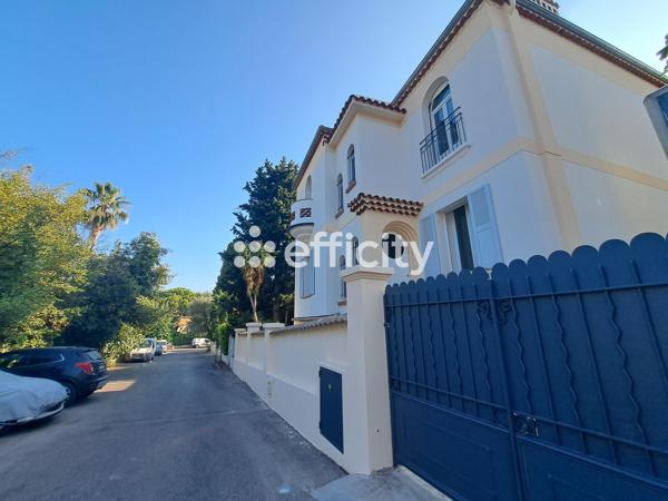 Maison
         12 pièces
        - 200 m² 1 300 000 € *