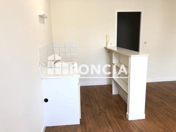 Location Appartement 2 pièces 35.23 m² - 34 RUE THIERS - APT N°1 (RDC RUE) Rochefort 17300
