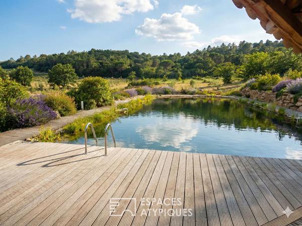 Domaine Bucolique de 8 ha – Mas et gîtes avec bassin naturel
