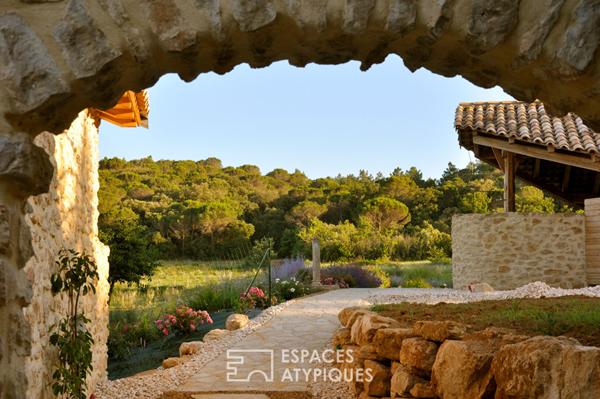 Domaine Bucolique de 8 ha – Mas et gîtes avec bassin naturel