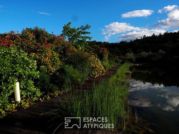 Domaine Bucolique de 8 ha – Mas et gîtes avec bassin naturel