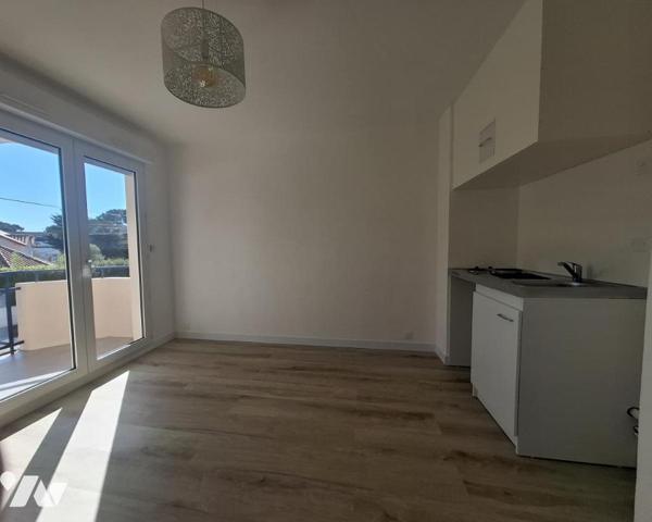 LA BAULE - SECTEUR GARE - GRAND CLOS - STUDIO AVEC STATIONNEMENT