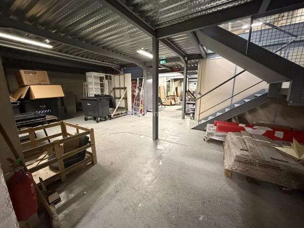 Location                                                      Local industriel
                        
                     10 pièces                      1000 m2                     à Épagny-Metz-Tessy