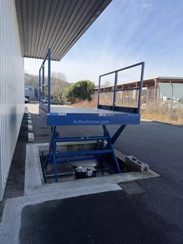 Location                                                      Local industriel
                        
                     10 pièces                      1000 m2                     à Épagny-Metz-Tessy