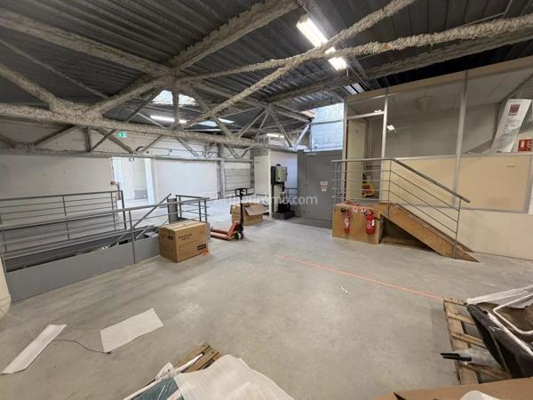 Location                                                      Local industriel
                        
                     10 pièces                      1000 m2                     à Épagny-Metz-Tessy
